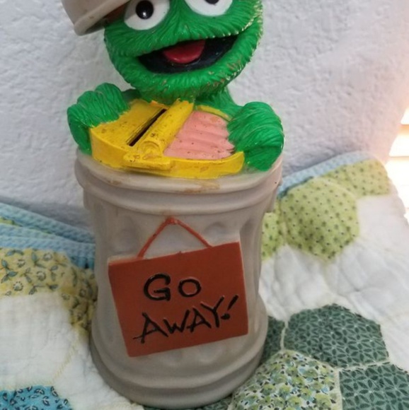 Oscar the Grouch Sesame Street bank VINTAGE= CLOSET CLOSING - Picture 2 of 9